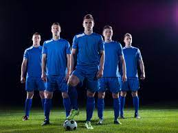 8 Sports Team Photography Tips For Getting A Winning Shot Creativelive Blog Sports Team Photography Team Photography Soccer Photography