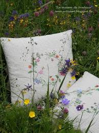 La Maison Du Bonheur Leto Raznotrave I Vyshivka Ot Kazuko Aoki Cross Stitch Flowers Creative Embroidery Embroidered Pillow