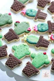 Last week i promised that i'd have a video, tutorial and all the info you need to learn how to decorate cookies with royal icing and today is the day! Video How To Decorate Cactus Cookies Sweetopia