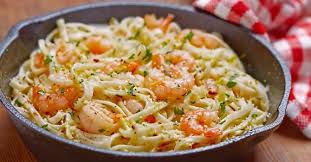 Recette De Spaghetti Aux Crevettes Safranees Et Sauce Soja Recette Recettes De Cuisine Spaghetti Recette Spaghetti Aux Crevettes
