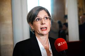 Sandrine Rousseau dénigre la fierté « au rabais » d'être français