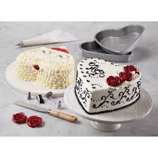 Bartolo buddy valastro is the cake or the transformers cake for the car company. Cake Boss Professional Bakeware 10 Piece Santa And Heart Bakeware Set Walmart Com Walmart Com