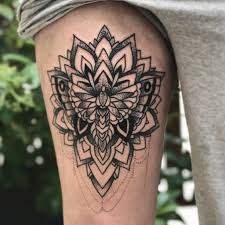 Thay vì những hình xăm be bé, xinh xinh nơi cổ tay, ngực…các cô gái trẻ đã thể hiện cá tính bằng những hình xăm ở đùi. Hinh XÄƒm Ä'áº¹p á»Ÿ Ä'ui Cho Nam