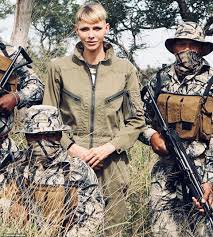 Jun 28, 2021 · e nquanto charlene se encontra na áfrica do sul a recuperar de uma infeção que contraiu em maio, alberto do mónaco continua dedicado à agenda oficial e este fim de semana fez uma nova aparição. Princess Charlene Of Monaco Debuts An Even More Dramatic Shaved Hairstyle In South Africa Daily Mail Online