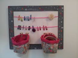 Un Tableau A Barrettes Pour Un Sourire Et Des Yeux Qui Petillent Rangement Salle De Bain Astuce Astuce Rangement Barrettes