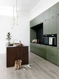 10 Recettes Geniales De Pommes De Terre Garnies Qui Vont Vous Donner L Eau A La Bouche Madison Green Kitchen Cabinets Modern Kitchen Kitchen Inspirations