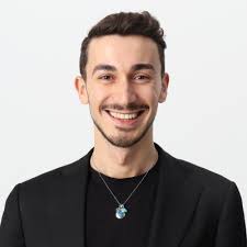 2 years ago I started the LV Journey…and what a Journey! After working with  the most amazing Team in the Lisbon Store,I'm now back at home in Brazil