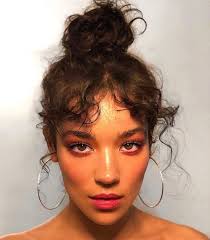 Huge 2020 Hairstyle List The 9 Hottest Trends To Be Obsessed With Ecemella Kisa Bukleli Sac Kahkul Sac Yeni Sac