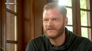 Ihr habt euch schon immer mal gefragt, wie Weltmeister Johannes Bitter  eigentlich ins Tor gekommen ist? Im Interview mit Dennis Baier verrät er  es. Außerdem sucht der Schlussmann vom TVB 1898 ...