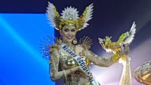 Metro manila (cnn philippines, may 30) — ten binibining pilipinas 2019 hopefuls are fighting to bring home one of the major awards of the competition — the national costume award. Vickie Rushton Stuns Netizens With Her National Costume In Binibining Pilipinas Kami Com Ph