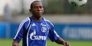 Franco matías di santo (spanish pronunciation: Schalke Mineiro Und Hanzel Kommen Reviersport