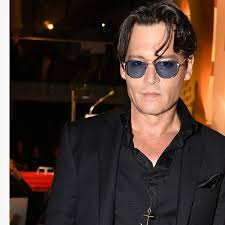 Johnny Depp køber maleri af dronning Elizabeth