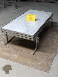 Polimer Decor Adli Kullanicinin Mermer Masa Panosundaki Pin