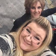 Looking for a Female Fitness Trainer and Dietician. Hello everyone, I'm  currently looking for a qualified female trainer who also has expertise in  nutrition or dietetics. The ideal candidate should be able