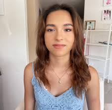 Fresca, joven y hermosa! 🌸 ​ Nuestro maquillaje juvenil es perfecto para  señoritas que desean un look sutil y encantador.💖✨​ Salón de belleza:​ 📲  771 474 45 67​ 📲 771 474 45