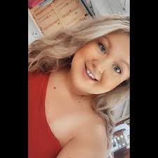 Kaylee Collier (@__kayleecollier)