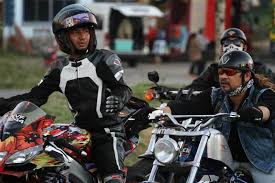 Events turn for the worse when bidin's enemy, al buqerk, comes after him to settle an old debt. Bikers Kental Full Movie
