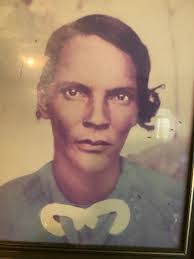 Berta Potts's Instagram, Twitter & Facebook