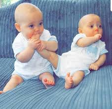 babycute twin twins baby اطفال توينز توأم مساء مساء الخير صور صوره توام تصميم تصاميم مواليد رمزيه كيوت كياته اكسبلور صباح صباح baby fails twin babies baby gif