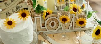 Wedding dresses, planning tools, wedding ideas, inspiration, photos, plus the best new jersey wedding vendors. Rustic Sunflower Wedding With Neutrals And Cheery Yellow Sunflowers Fun365