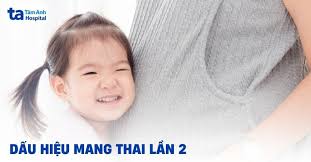 Mang thai lần 2: Triệu chứng sớm là gì? Có giống lần đầu không?