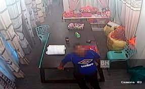 Johor bahru, 7 mac (bernama) — seorang bapa mengaku tidak bersalah di mahkamah sesyen di sini hari ini terhadap dua pertuduhan melakukan amang seksual fizikal terhadap anak kandung berumur 14 tahun di bandar putra kulai, tahun lepas. Polis Buru Lelaki Warga Bangladesh Cabul Kanak Kanak