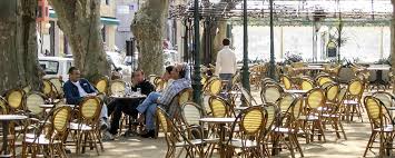 With stone walls, it offers an outdoor swimming pool, a furnished terrace and a garden. Ile Rousse