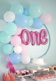 First Birthday Simple 1st Birthday Decoration At Home Diy Hula Hoop Balloon Wreath Pretty My Party Party Ideas Party Balloons Diy Party Decorations Girls Birthday Party