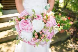 Die schönsten artikel und beste beratung bekommen sie in unserem geschäft oder besuchen sie unseren webshop! Brautstrauss Ideen Fur Hochzeiten Im Fruhling Und Sommer Hochzeits News Tipps Frankfurt
