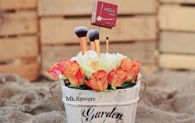 تنسيق هديه مع مجموعه من الورود الجوري في صندوق دائري a bouquet of flowers with a gift youtube. Ø¨Ø§Ù„ØµÙˆØ± Ø§Ø¬Ù…Ù„ Ø§Ù„Ø·Ø±Ù‚ Ù„ØªØºÙ„ÙŠÙ Ø§Ù„Ù‡Ø¯Ø§ÙŠØ§ Ù…Ø¬Ù„Ø© Ù‡ÙŠ