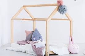 Pour Matelas 60x120 Couleur Bois Naturel Sommier Offert Option Barrieres De Protection Amovibles Lit Cabane Lit Cabane Montessori Idees De Lit