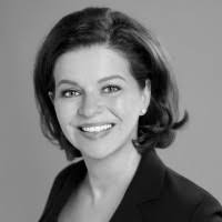 200+ ملفًا شخصيًا يحتوي على “Lesley”