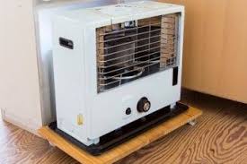 diyで自分好みの空間に元倉庫を大改装自由な発想で暮らす 石油ストーブ 改装 ストーブ