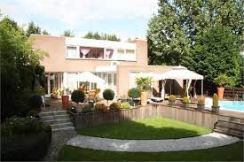 Jörgen raymann heeft vrijdag op de surinaamse ambassade in den haag een surinaamse presidentiële onderscheiding gekregen. Jurgen Raymann Heeft Zijn Huis In Almere Te Koop Staan De Woontje Blog