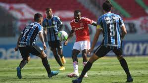 Acompanhe internacional x grêmio ao vivo pelo copa libertadores da américa a partir das 21h30 (de brasília) com transmissão do canal sbt e conmebol tv. Inter Vence Gremio De Virada Quebra Jejum No Classico E Aumenta Sua Vantagem Na Lideranca Do Brasileiro Lance