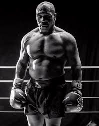Майкл дже́рард «майк» та́йсон (англ. Vor Comeback Boxkampf Mike Tyson 54 Zeigt Seinen Krassen Korper Mopo De