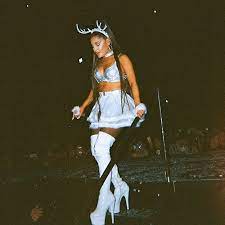 Nevertheless, sometimes ariana grande uses her hair down which looks gorgeous on her. Orion On Instagram Christmas Chill Arianagrande Ariana Grande Sweetener Ariana Grande Ariana Grande Photoshoot