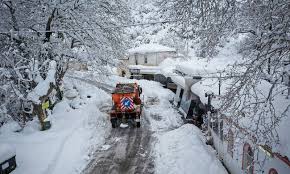 Διαδραστικοί προγνωστικοί χάρτες για τη διεύθυνση και την ταχύτητα των ανέμων για όλες τις ελληνικές. Kairos Twra Poioi Dromoi Einai Kleistoi Poia Xwria Exoyn Apokleistei Tromaktiko Gr