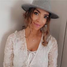 Shannon Helman's Instagram, Twitter & Facebook