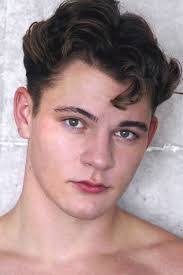 Olive Marks's Instagram, Twitter & Facebook