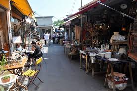 Clignancourt Flea Market In Paris Paris Flea Market Paris Shopping