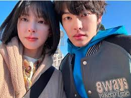 Pantesan ngelihat Lee jiwoo ini kek familiar mirip siapa gitu, rupa nya  mirip hwang in yeop wehh, inimah hwang in yeop di pakein wig jadi shin soo  hyun😭😂