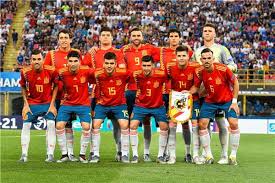 توقعات بمغادرة روبرت مورينو لمنصبه كمدرب لمنتخب إسبانيا بعد أن نجح في مهمته على أكمل وجه وقاد لا فوريا روخا إلى نهائيات بطولة أوروبا يورو 2020. ÙŠÙˆØ±Ùˆ 2020 ØªØ´ÙƒÙŠÙ„Ø© Ø¥Ø³Ø¨Ø§Ù†ÙŠØ§ Ø§Ù„Ø±Ø³Ù…ÙŠØ© ÙÙŠ Ù…ÙˆØ§Ø¬Ù‡Ø© Ø¨ÙˆÙ„Ù†Ø¯Ø§ Ø¯ÙˆØ±ÙŠÙ†Ø§ Ø³Ø¨ÙˆØ±Øª Dawrena Sport