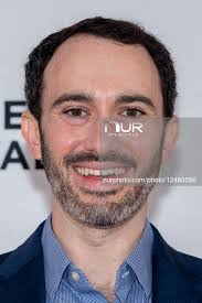 Holding Liat" Premiere