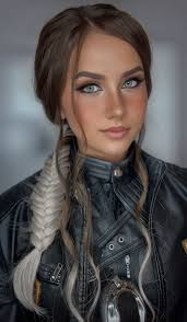 On my 3rd read of OS. . . . . . . Just got to where Vi opens the book left  in Asher's desk. He makes a comment about Dains dad. But