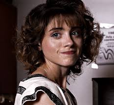 Nancy är en av de bästa karaktärerna. Hon är min favorit. Jag är definitivt  intresserad av vad som händer med hennes båge i den sista säsongen. :  r/StrangerThings