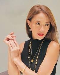 Justine Gab's Instagram, Twitter & Facebook