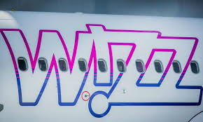Calatorii wizz sunt obligati sa inregistreze bagajele de mana la ghiseu. Wizz Air SchimbÄ Politica Privind Bagajele De CalÄ Èi De CabinÄ Traveling Mag