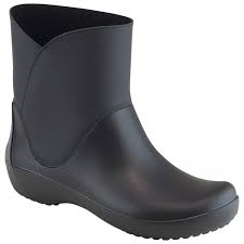 Die dezenten crocs stiefel in blau oder schwarz lassen sich hervorragend mit allen kleidungsstücken kombinieren. Crocs Rainfloe Bootie Gummistiefel Damen Online Kaufen Bergfreunde De