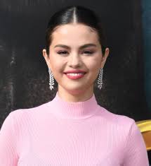 Official selena gomez youtube channel! Everyone Loves Selena Gomez S Non Photoshopped Bikini Pictures